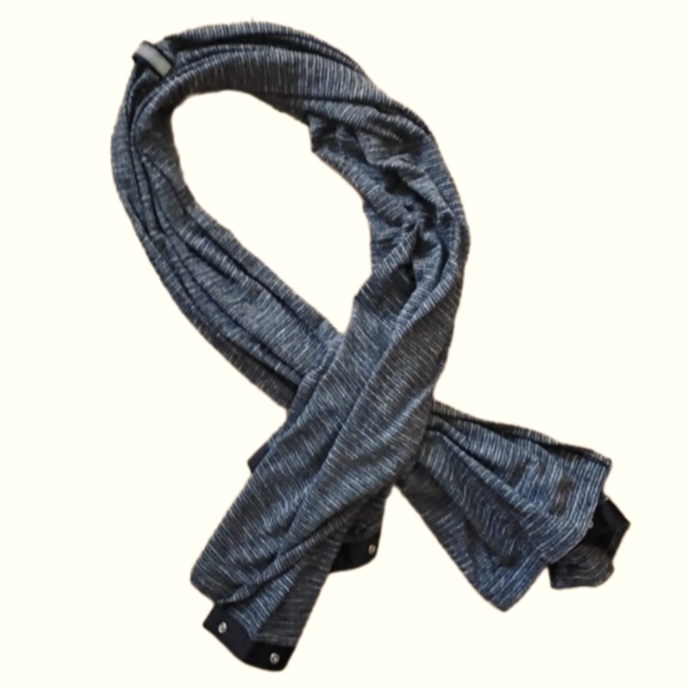 Lululemon Vinyasa Snap Convertible Scarf‎ in Black and White Stripe